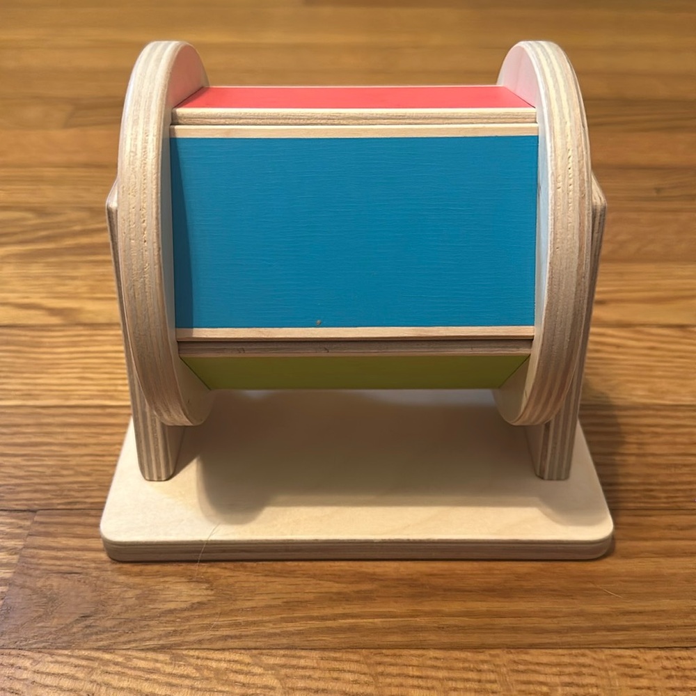 Lovevery Rainbow Spinner, from The Senser Montessori Play Kit (5-6 Months)
